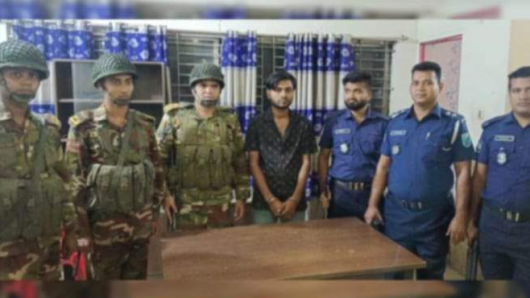 গজারিয়ায় যৌথ বাহিনীর অভিযানে ভুয়া ক্যাপ্টেন আটক