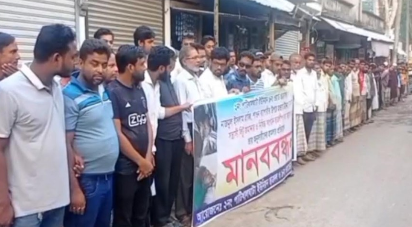 ঝালকাঠি ছাত্রদল নেতার উপর সন্ত্রাসী হামলার বিচার দাবীতে মানববন্ধন