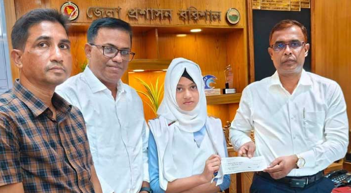 বরিশালের মিথিলার পাশে ডিসি ও সমাজ সেবা সাজ্জাদ পারভেজ