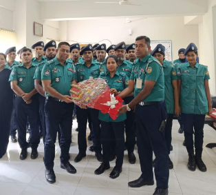 বিএমপি’র উপ-পুলিশ কমিশনার রুনা লায়লা’র এয়ারপোর্ট থানা পরিদর্শন