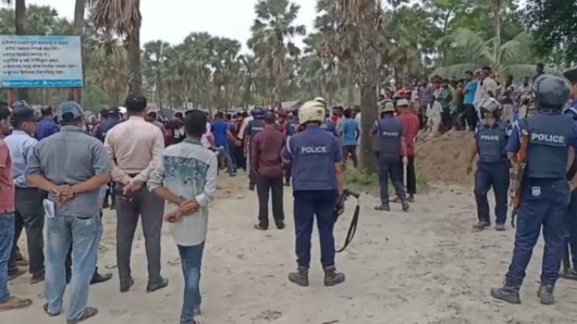 কুয়াকাটায় অবৈধ স্থাপনা উচ্ছেদ অভিযানে বাঁধা, হামলার অভিযোগে শতাধিক দখলদারের বিরুদ্ধে মামলা