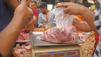 ১০ কেজি খাসির মাংস মাত্র ৫ টাকা