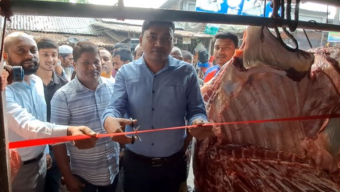 বরিশালে সিন্ডিকেট ভাঙতে ৬০০ টাকা কেজি দরে গরুর গোশত বিক্রি শুরু
