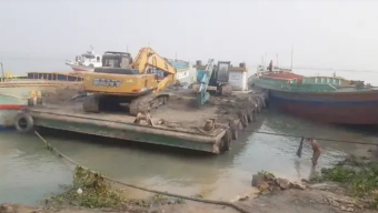 বরিশালে রাতের আঁধারে নদীর মাটি লুট, কোস্ট গার্ড,নৌ পুলিশ নিরব ?