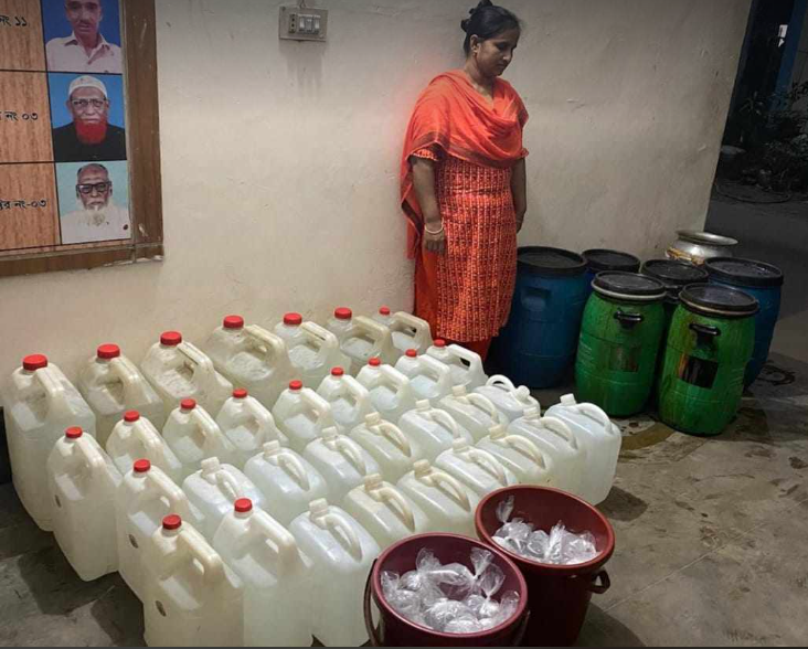 কালীগঞ্জে দেশী মদ তৈরির আস্তানায় অভিযান, ৪’শত লিটার মদ উদ্ধার, আটক ১