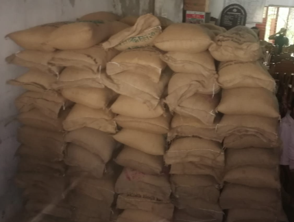 চরবাড়িয়ায় জেলেদের চালে বিএনপির নেতার ভাগ ও আত্মসাত করার অভিযোগ