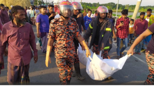 মোটরসাইকেলে ঘুরতে বেরিয়ে প্রাণ গেল ২ বন্ধুর