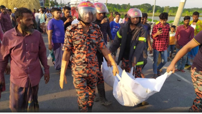 মোটরসাইকেলে ঘুরতে বেরিয়ে প্রাণ গেল ২ বন্ধুর