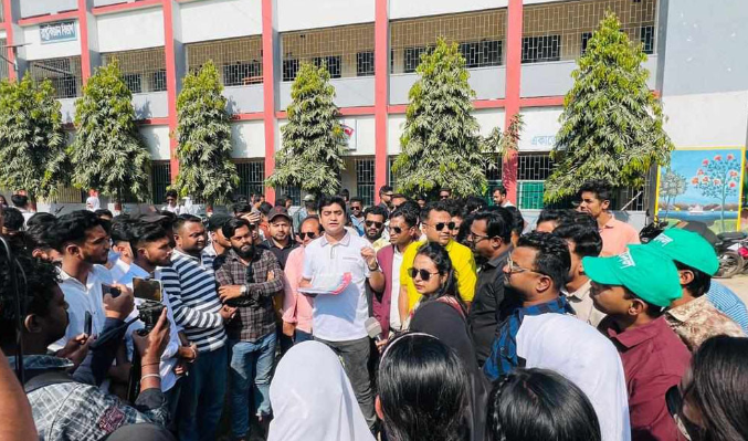‘পাঠ্যপুস্তকে ওয়াসিম আকরামের নাম না রাখা আবু সাঈদ-মুগ্ধর সঙ্গে বৈষম্যমূলক’