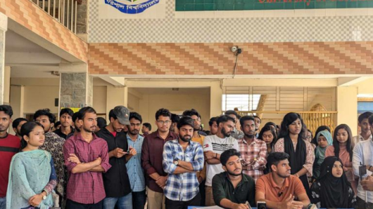 ট্রেনের টিটিই কর্তৃক ববি শিক্ষক-শিক্ষার্থীদের হেনস্তা ও সমন্বয়ক ট্যাগ