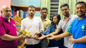 বরিশাল আদালতের নব-নির্বাচিত পিপি লিংকনকে ফুলেল শুভেচ্ছা জানালো আইনছাত্র ফোরাম