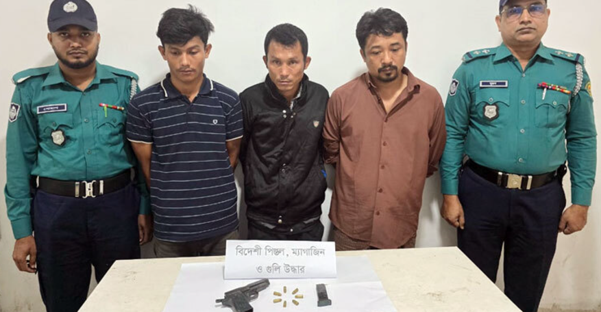 চট্টগ্রামে বিদেশি পিস্তলসহ ৩ কারবারি গ্রেফতার