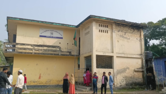 চরমোনাইতে প্রাথমিক বিদ্যালয়ে সহকারি শিক্ষকের কোচিং বাণিজ্য!