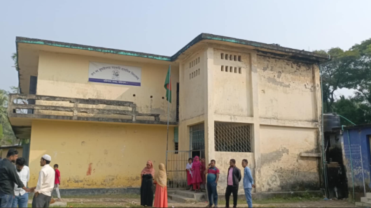 চরমোনাইতে প্রাথমিক বিদ্যালয়ে সহকারি শিক্ষকের কোচিং বাণিজ্য!