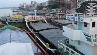 জাহাজে সাত খুন : ৪ দাবিতে পণ্যবাহী নৌযান চলাচল বন্ধ