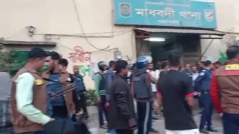 ডাকাতি মামলার আসামি ‘ছিনিয়ে নিতে’ থানায় হামলা ও ভাঙচুর