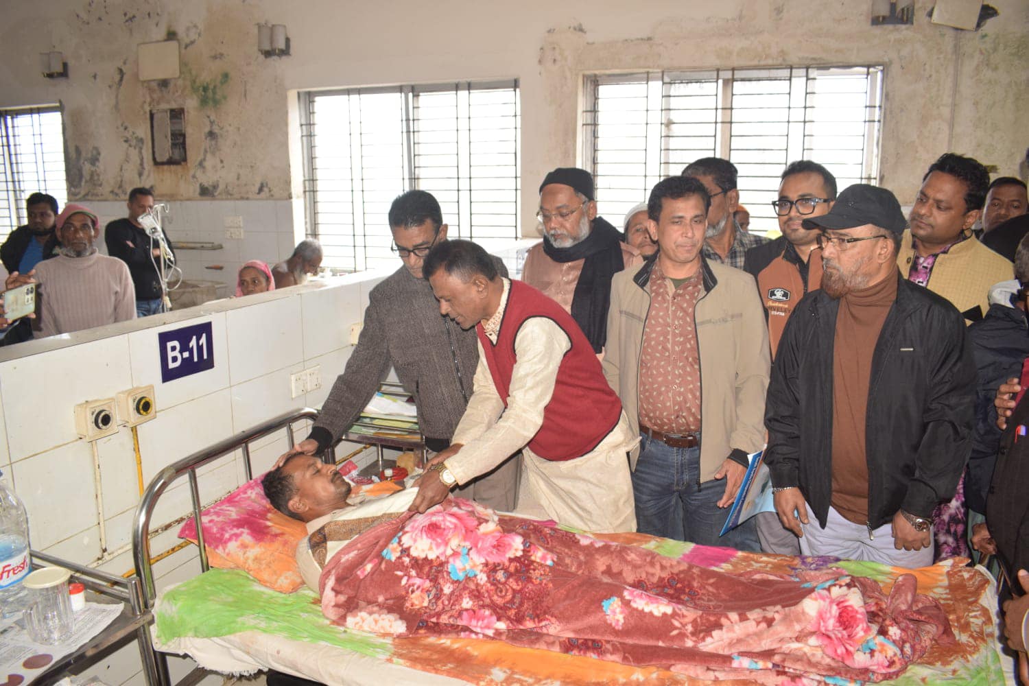 বরিশালে অসুস্থ শ্রমিকদল নেতা সবুজের পাশে মহানগর বিএনপি!