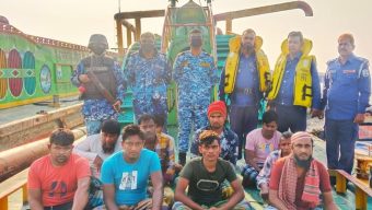 মেঘনায় কোস্টগার্ডের অভিযানে অবৈধভাবে বালু উত্তোলনকালে আটক ১৩