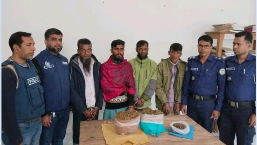বরিশালে ২ কেজি গাঁজাসহ আটক-৪