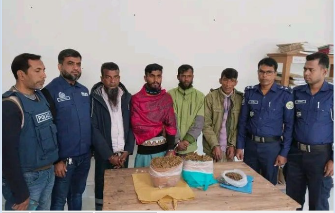 বরিশালে ২ কেজি গাঁজাসহ আটক-৪