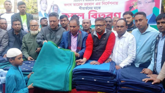 বগুড়ায় বিএনপির শীতবস্ত্র বিতরণ