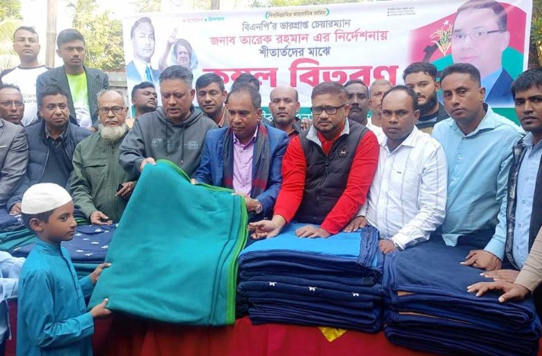 বগুড়ায় বিএনপির শীতবস্ত্র বিতরণ