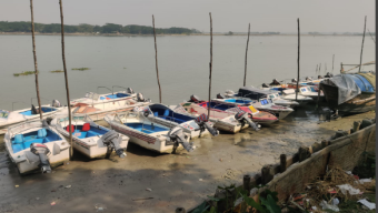 বরিশালে অবৈধ ঘাটে যাত্রী বহন করে ফিটনেস বিহীন স্পিডবোট!