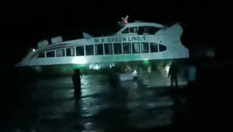 সেন্টমার্টিনে পর্যটকবাহী গ্রীনলাইন জাহাজ বিকল, ৭১ পর্যটক উদ্ধার