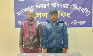বরিশালে পৃথক দুটি বাসে যাত্রীবেশে ৪ হাজার পিস ইয়াবা বহন আটক -৩