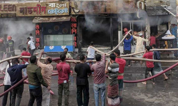 উত্তরার রেস্টুরেন্টের আগুন নিয়ন্ত্রণে, ৭ জনকে উদ্ধার