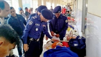 বরিশালে চোরাই গরু-ছাগল উদ্ধারে গিয়ে হামলার শিকার ৪ পুলিশ সদস্য