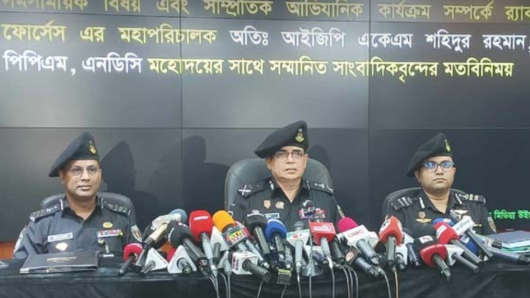 ৫ আগস্টের পর চাঁদাবাজি-ছিনতাইয়ে অভিযোগে র‍্যাবের ১৬ সদস্য আটক