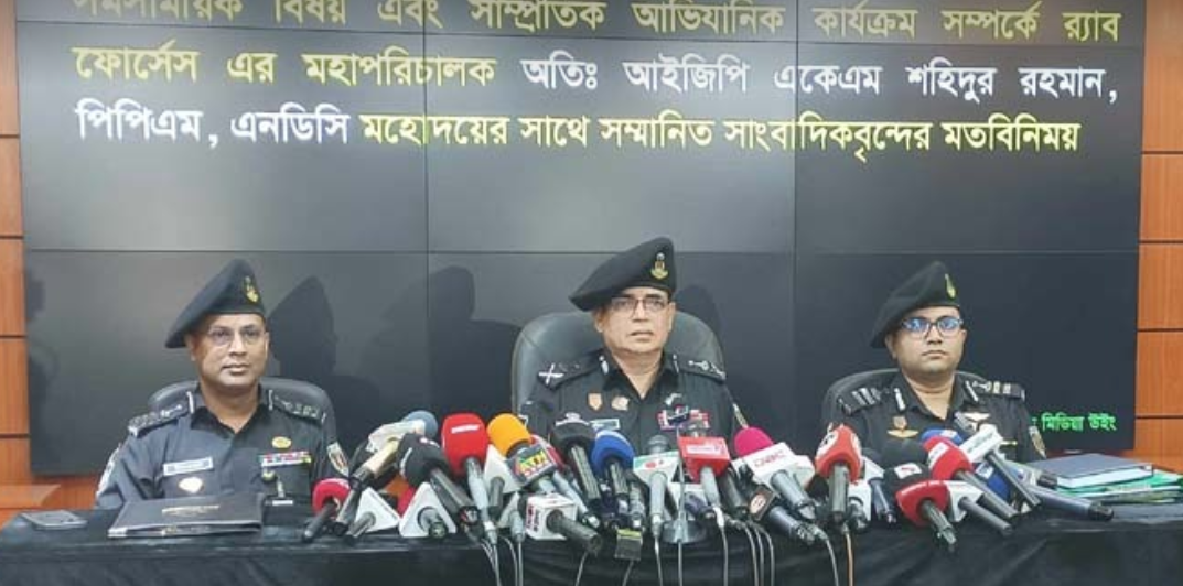 ৫ আগস্টের পর চাঁদাবাজি-ছিনতাইয়ে অভিযোগে র‍্যাবের ১৬ সদস্য আটক