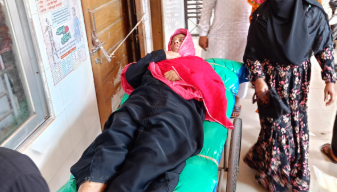 যৌতুকলোভী স্বামীর বর্বরতার শিকার স্ত্রী, হাসপাতালে ভর্তি, থানায় অভিযোগ