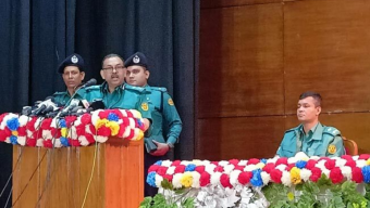 চাঁদাবাজদের তালিকা তৈরি, হকারদের উচ্ছেদ করা অমানবিক: ডিএমপি কমিশনার