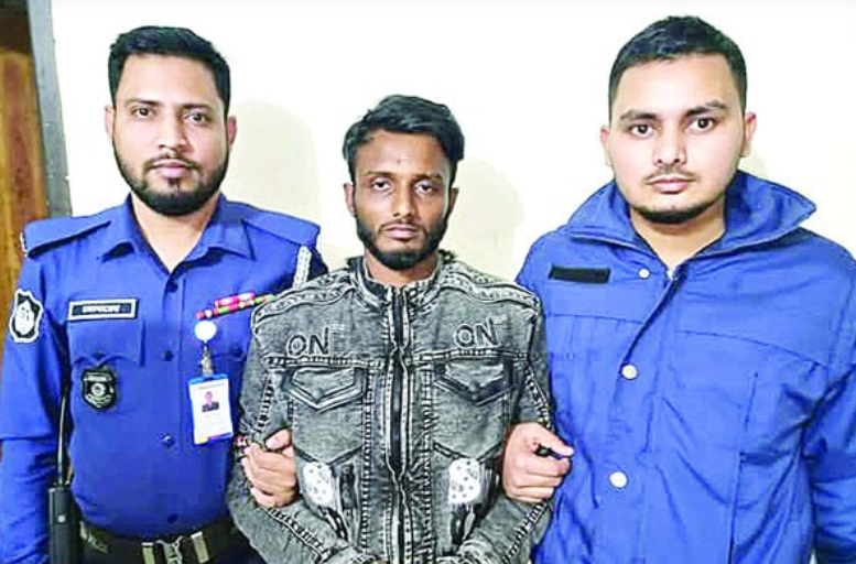 ক্ষুব্ধ ছিলেন বেতন নিয়ে,ক্ষোভেই জাহাজে সাত খুন! রিমান্ডে আকাশ