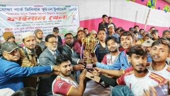 মেহেন্দিগঞ্জে মুক্তিযোদ্ধা পার্ক মিনিবার ফুটবল টুর্ণামেন্ট ফাইনাল খেলা অনুষ্ঠিত