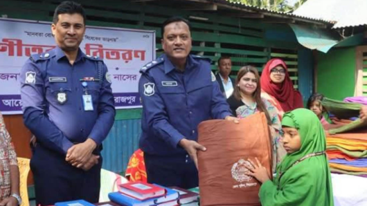 পিরোজপুর জেলা পুলিশের উদ্যোগে কোরআন শরীফ ও শীতবস্ত্র বিতরণ