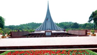 আজ ১৬ ডিসেম্বর, এই দিনে স্বাধীনতার রক্তিম সূর্য কালো আঁধার ভেদ করে উঠেছিল