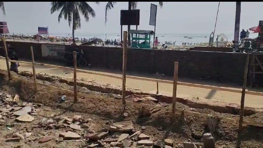 কুয়াকাটার উচ্ছেদকৃত ১৫০ অধিবাসী ভুক্তভোগী, বিভাগীয় কমিশনারের দৃষ্টি আকর্ষণ করেছে