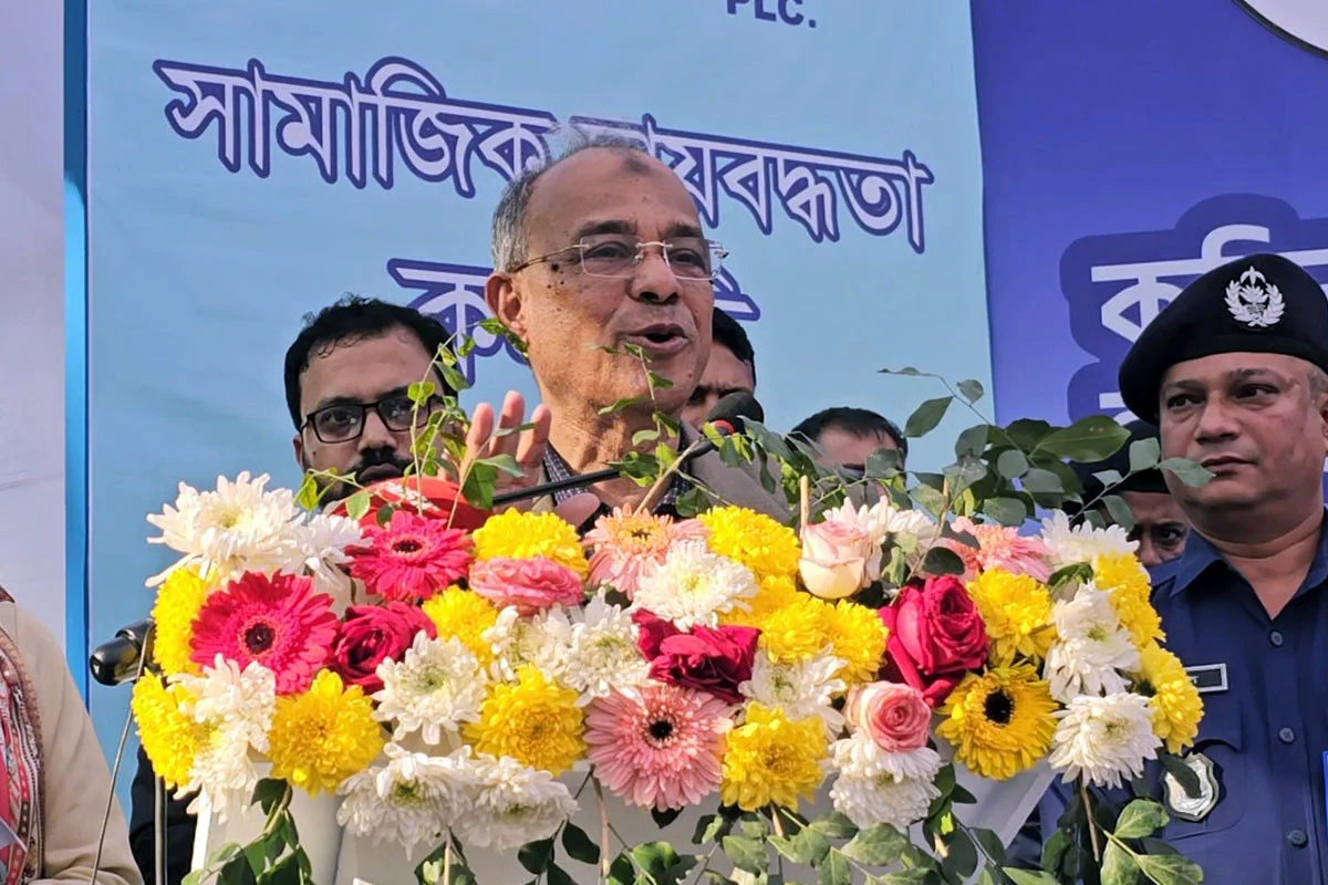 রাজনীতির কারণে আইনশৃঙ্খলার বিঘ্ন ঘটলে কাউকে ছাড় নয় : স্বরাষ্ট্র উপদেষ্টা