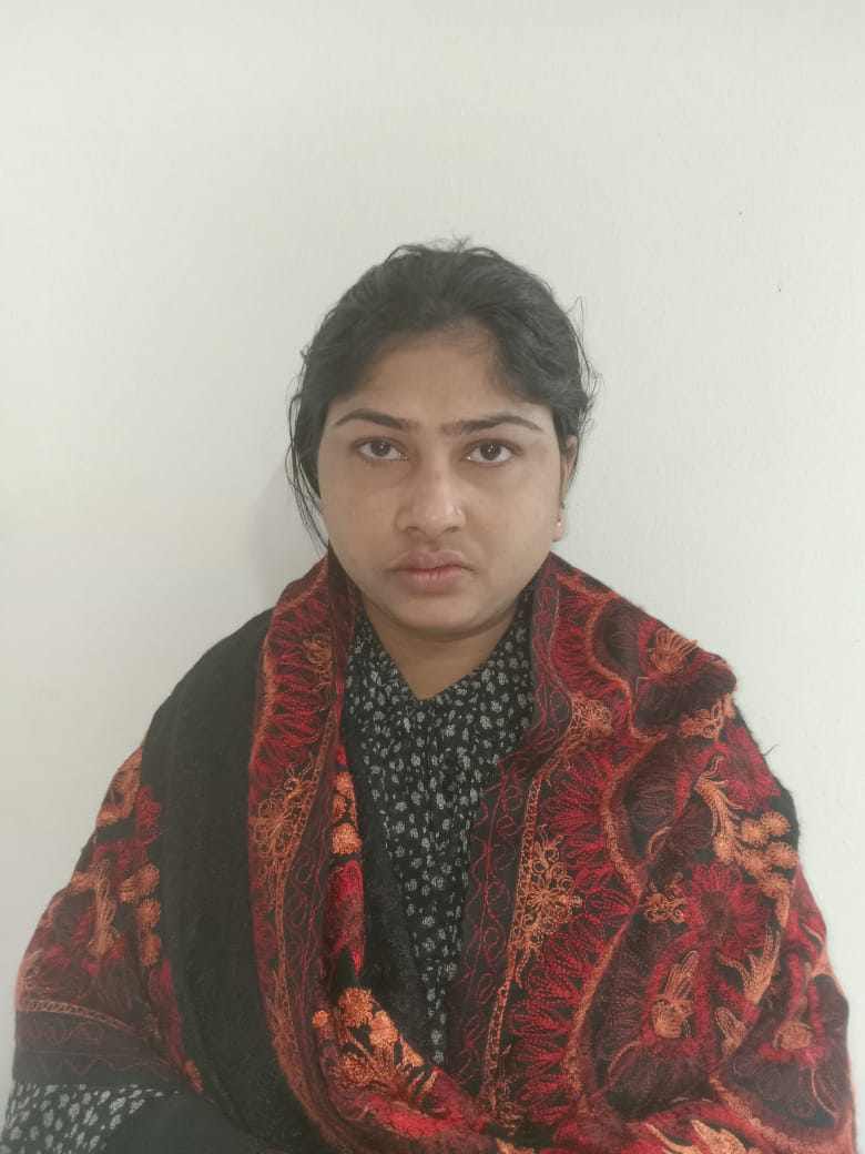 পলাশপুরের চিহ্নিত ইয়াবা সুন্দরী আঁখি ইয়াবাসহ ডিবি’র খাঁচায় আটক