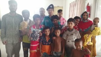 বরিশালের পুলিশ সদস্য রুমা পারভীন অসহায়দের আশার আলো