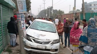 প্রাইভেটকার ও ইট বহনকারী গাড়ির ধাক্কায় নিহত ৩