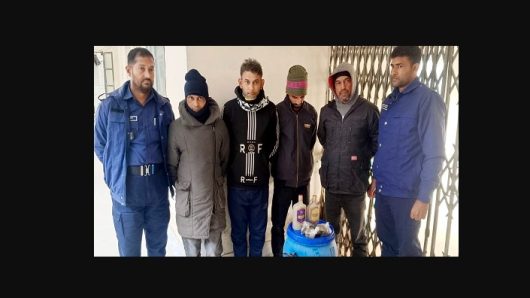 বরিশালে চোলাই মদ ও গাঁজাসহ স্বামী-স্ত্রীসহ গ্রেপ্তার ৫