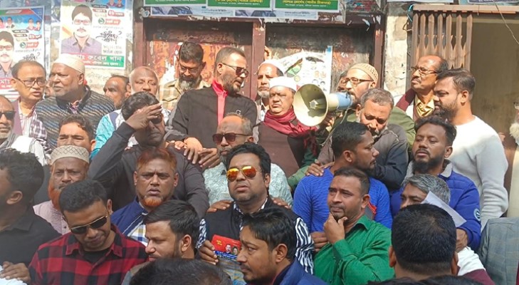 বরিশালে বিএনপির ২ নেতার বাসায় হামলার প্রতিবাদে সমাবেশ