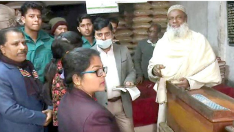 বরিশালে চালের আড়তে অভিযান