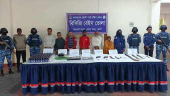 ভোলায় কোস্টগার্ডের অভিযানে দেশি-বিদেশি অস্ত্র-মাদকসহ আটক-৬