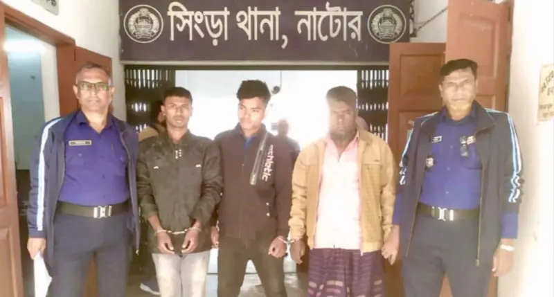 ২০ টাকা চাঁদা নেওয়ার সময় বিএনপি নেতাসহ গ্রেপ্তার ২