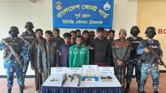 নাফ নদীতে কোস্টগার্ডের সঙ্গে মাদক কারবারিদের গোলাগুলি, নিহত ১